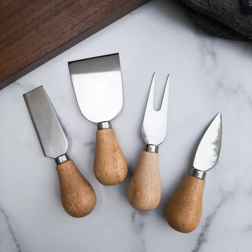 NWOT Set of 4 Gourmet Cheese Utensils Knife Set with Bamboo Handles charcuterie
